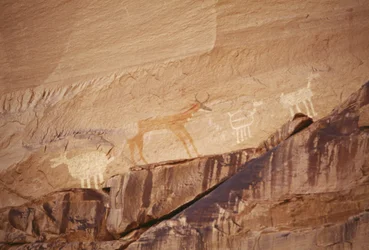 Eläinhahmoja, navajotaiteilijoiden kalliomaalauksia, Canyon de Chelly National Monument, Navajo Indian Reservation, Arizona, USA