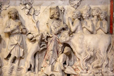 Basilica of St, Denis, Matala kohokuvio, Kuvaus ihmisjoukosta rukoilemassa, kun kuningas meni ohi, Saint-Denis, Ranska