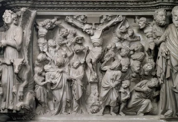 Ristiinnaulitsemiskohtaus: yksityiskohta reliefistä Giovanni Pisanon (1245-1329) suunnitteleman kuusikulmaisen saarnatuolin yläosasta, noin 1297 (marmori) (yksityiskohta kuvasta 77020).
