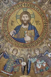 Transeptin kupoli: mosaiikki "Blessing Christ Pantocrator enkelien ja arkkienkelien välillä", XII vuosisata, Palatinuksen kappeli, Kuninkaanlinna tai Palazzo dei Normanni (Normaanien palatsi), Palermo, Sisilia, Italia (kuva)
