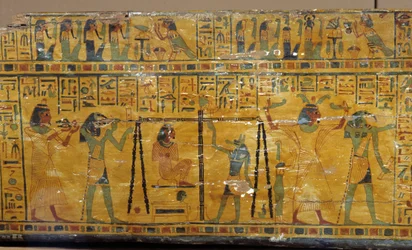 Egypti: yksityiskohta Khonsouren sarkofagista, joka edustaa jumalatarta Nuttia ja vainajan sielun painoa. Välimeren arkeologinen museo, Marseille