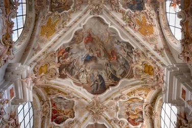 Sisustuskuva kattofreskoista, kattomaalauksesta, luostarin basilikasta, luostarin kirkosta, augustinolaisten kaanonien luostari, Neustiftin luostari, myös luostari, Vahrn lähellä Brixeniä, Bressanone, Etelä-Tirol, Italia, Eurooppa (kuva)