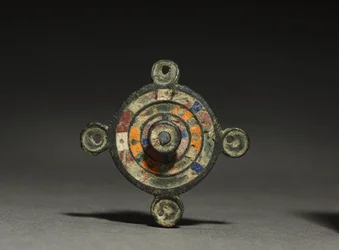 Koristeellinen rintakoru, n. 100-300