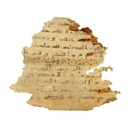 Sivu tallentamattomasta Koraanin palimpsestista, joka on kopioitu aikaisempaan koptilaiseen Raamattuun, luultavasti Egyptissä, noin 800-luvulla (muste persulla)