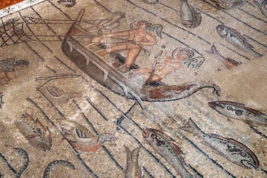 Aquileian patriarkaalinen basilika. Mosaiikkilattia, jossa on kristillistä symboliikkaa, 4. vuosisata. Italia.