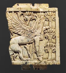 Kiltti griffinistä, Nimrud, Mesopotamia, 8.-7. vuosisadalla eKr.