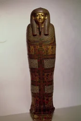 Nehemes Mentoun sarkofagi, Amonin pappi, egyptiläinen