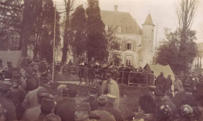 94. R.I.- 1915 sotilaiden esitys