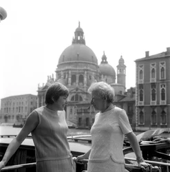 KIRJALLISUUS KRITIKKO FERNANDA PIVANO MARY HEMINGWAYN KANSSA VENETSIASSA - 1966