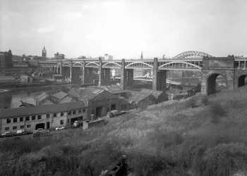 Näkymä High Level Bridge -sillalle Gatesheadista, High Level Bridge, Yhdistynyt kuningaskunta, huhtikuu 1969 (b/w kuva)