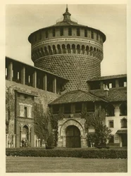 Näkymä Castello Sforzescon (Sforzan perheen linna) pihalle Milanossa