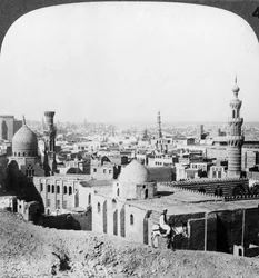 Kairo, katse lounaaseen, kaupungin poikki pyramideille, Egypti, 1905.