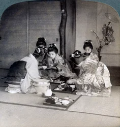 Geishat illallisella, Tokio, Japani, 1904