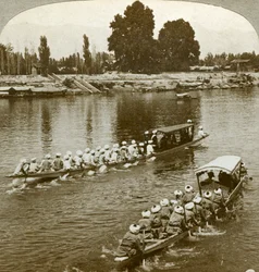 Lady Curzxon matkustaa Maharajan osavaltion proomulla, Kashmir, Intia, 1900-luku.