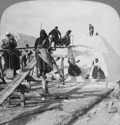 Suolan pinoaminen Solisen suurilla suolakentillä, Mustameri, Venäjä, 1898