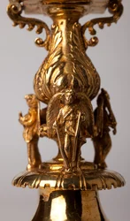 Katedraalin aarre (Trésor de la Cathédrale). Relikvaarioristi. Metallityötä juveleilla. Alkuperäinen luostari (Saint-Amand Tournai, entinen Elnone. 1500-luku. Yksityiskohta.