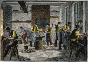Ruokailuvälinepaja Ranskassa 1800-luvulla. Kaiverrus vuodelta 1885 kirjassa "Les arts et metiers illustres", kirjoittanut Adolphe BITARD.