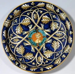 Fajansilevy, jossa naarasrintakuva. 1500-luvun Pariisi. Musee du Louvre