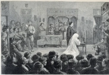 Kiinalaisen teatterin sisällä Kaliforniassa 1800-luvun lopulla.