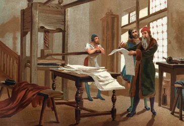 Johannes Gutenberg (1400-1468), saksalainen kirjanpainaja, painamassa Raamatun ensimmäistä arkkia. Teoksen "Hombres y Mujeres célebres" mukaan. Barcelona 1877.