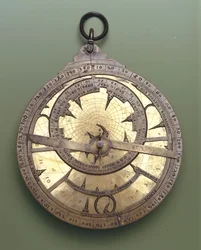 Latinalainen astrolabe, jota käytettiin Italiassa ja Etelä-Euroopassa 1300-luvun alussa.