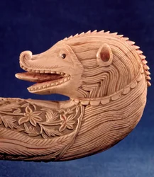 Itämainen taide: woulette tau (paimenen sauvan pää) norsunluun eläimen päällä. Yksityiskohta. 1400-luvun Pariisi, armenialainen museo