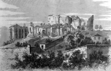 Rooma, näkymä Palatine-vuorelle ja Cesarien palatsin raunioihin.