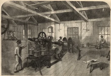 Lennätys: Atlantin ylittävien kaapelien valmistus Glass, Elliot and Companyn tehtaalla East Greenwichissä (Englanti). Kaiverrus "" The Illustrated London News" -julkaisuun 14. maaliskuuta
