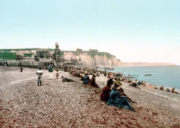 Näkymä rannalle ja Dieppen kasinolle. Photochrome v. 1890.