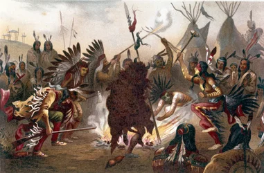 Amerikan intiaanirituaali (Etelä-Dakotan tasangon intiaanit): Sioux-sotatanssi. kromolitografia Ratzelin kirjasta "" Ihmiskunta", noin 1890