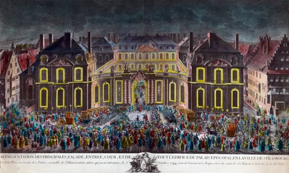 Strasbourgin piispanpalatsin juhlavalaistus kaupungin järjestämissä juhlallisuuksissa kuningas Ludvig XV:n (1710-1774) oleskelun aikana hänen toipuessaan vakavasta sairaudesta 5/10/1744. Aikakauden vedos. Yksityiskokoelma