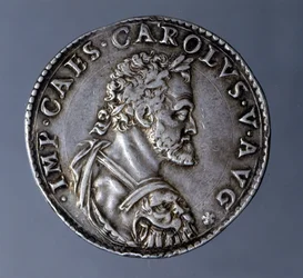 Keisari Kaarle V:n (1500-1558) nimeen ja kuvaan lyöty rahapaja.