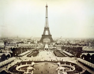 Näkymä vuoden 1889 yleisnäyttelystä Pariisissa ja Eiffel-tornista.