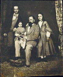 Alexandre Herzen (1812-1870) - Alexander Herzen lastensa kanssa vaimonsa Natalie par Anonymous kuoleman jälkeen
