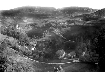 Ranska, Rhone-Alpes, Ain (01), La Dorche: La Dorche, kylä ja silta.