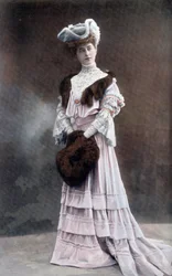 Ranskalainen koomikko Gabrielle Dorziat (1880-1979) Reutlingerin kuva ranskalaisesta lehdestä "Le Theatre" syyskuu 1905.