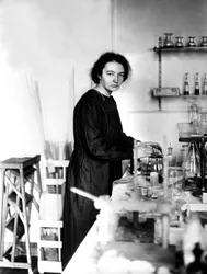 Irene Joliot Curie, noin 1921 (s/w-kuva).