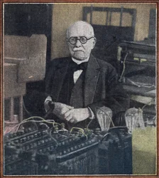 Muotokuva Edouard Branly (1844-1940) fyysikko (Muotokuva ranskalaisesta keksijästä, fyysikosta Edouard Branlysta) Le pelerinistä toukokuu 1934 Yksityiskokoelma