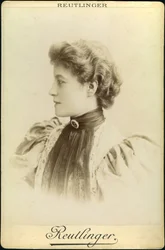 Melle Brandesin koomikon muotokuva (Marthe Brandes).