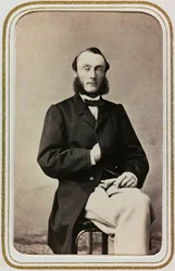 Miehen muotokuva, carte de visite; kannessa merkintä "Robert Ditzinger (1826-1891)".