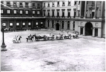 Kuningatar Victoria lähtee Buckinghamin palatsista, Diamond Jubilee, 22. kesäkuuta 1897 (m/v kuva)