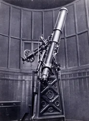 Giovanni Virginio Schiaparellin (1835-1910) astrofyysikon kaukoputki Brerassa (Milano). Hän havaitsi suoraviivaisia konfiguraatioita Mars-planeetalla ja kutsui niitä Marsin kanaviksi (canali).