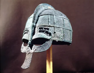 Kypärä, Vendel Treasuresta, Upplandista, n. 600 jKr (metalli)