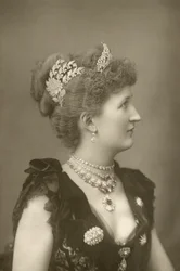 Lady Carew, hoviherra