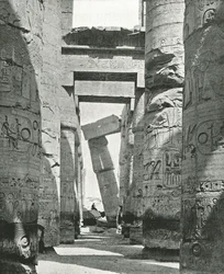 Hypostyle Hallin pylväät, Karnak, Egypti, 1895.