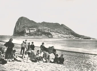 Näkymä kalliolle mereltä, Gibraltar, 1895.