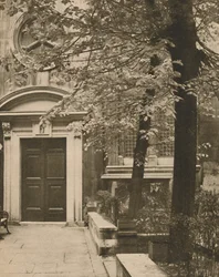 St. Mary Aldermanburyn kirkon eteläovi, 1935.