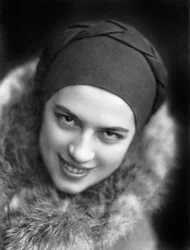 Muotokuva Anita Pittonista, noin 1940 (s/w-kuva).
