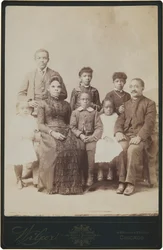 Perheen muotokuva,c. 1890 (kuva)