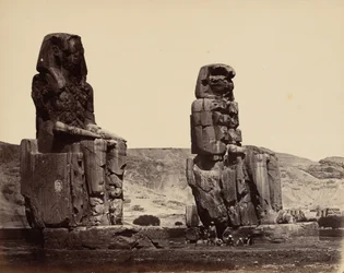 Memnonin kolossit Thebassa, noin 1859 (kuva).